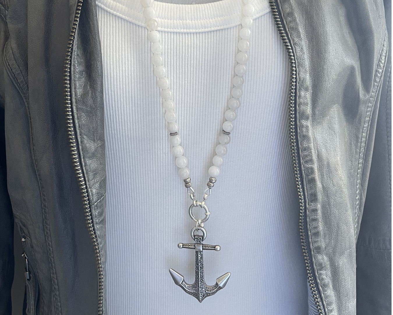 Kette lang Achat weiß mit Wechselring / Karabiner und Anhänger