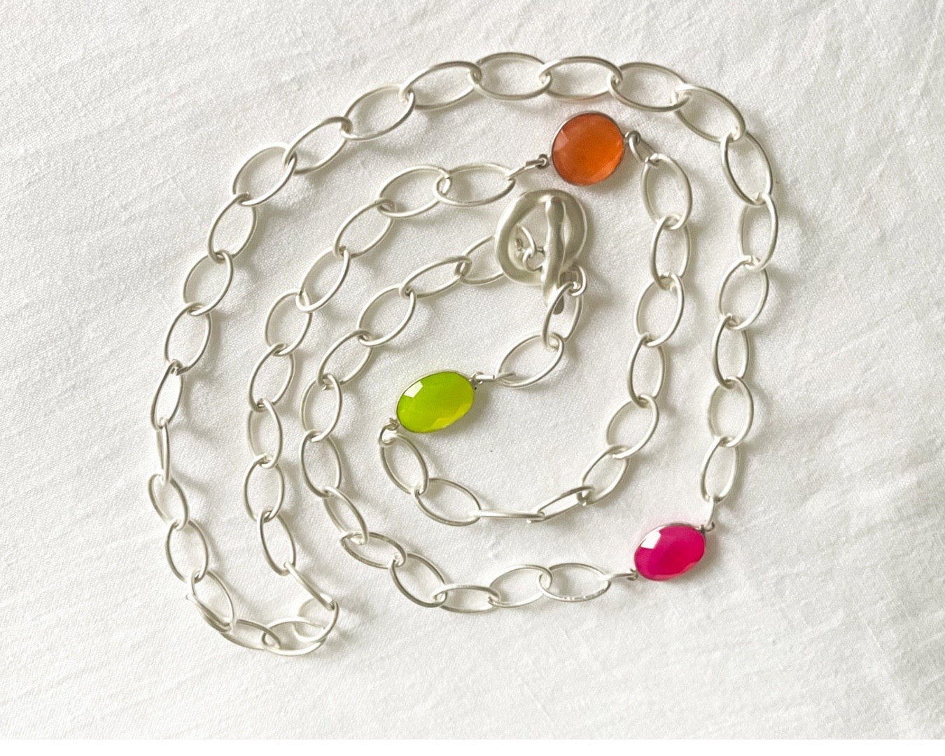 Gliederkette „Colors“ Stahl, versilbert mit Achat
