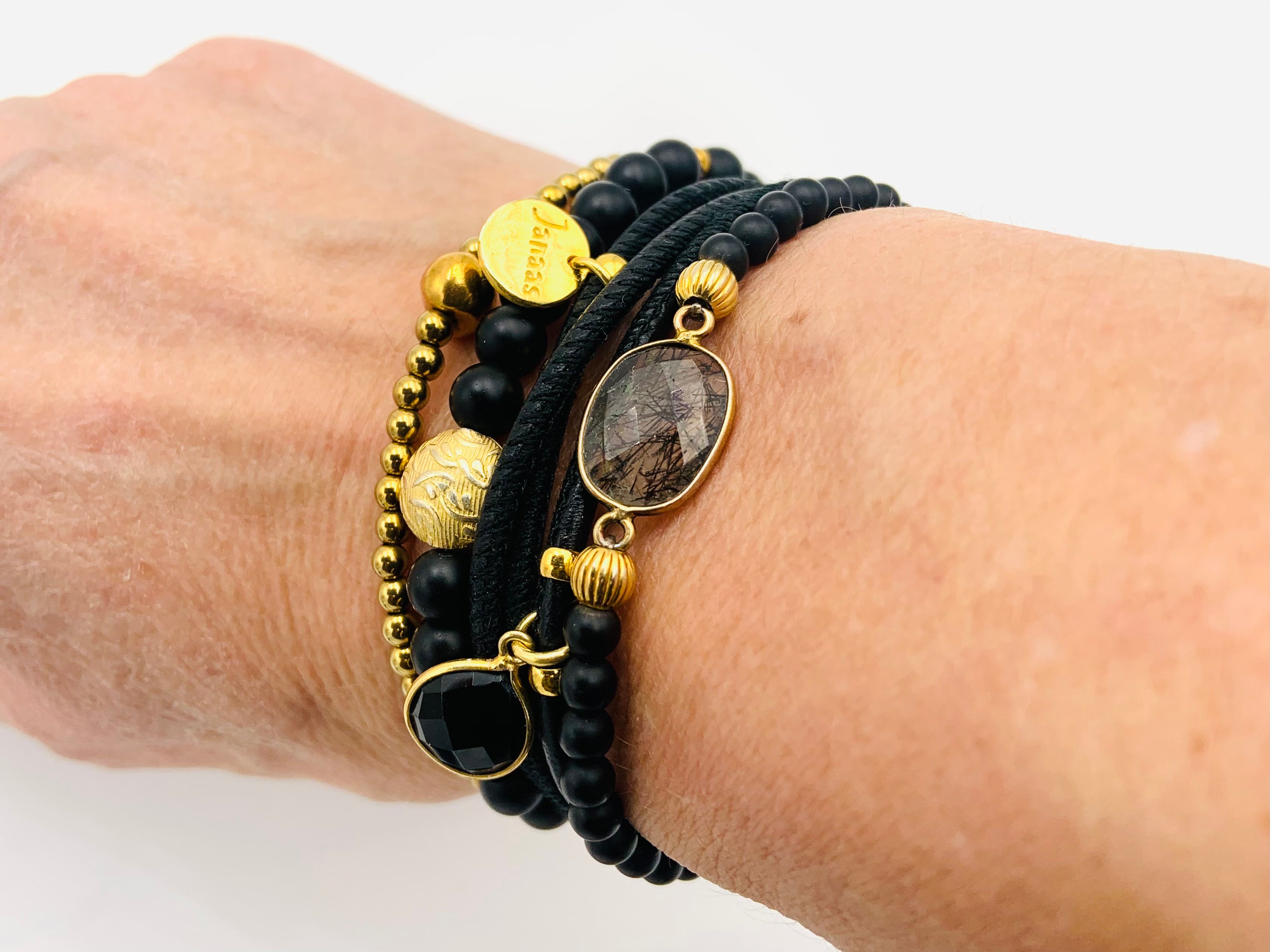 Armband Onyx matt M mit goldener Ornamentperle