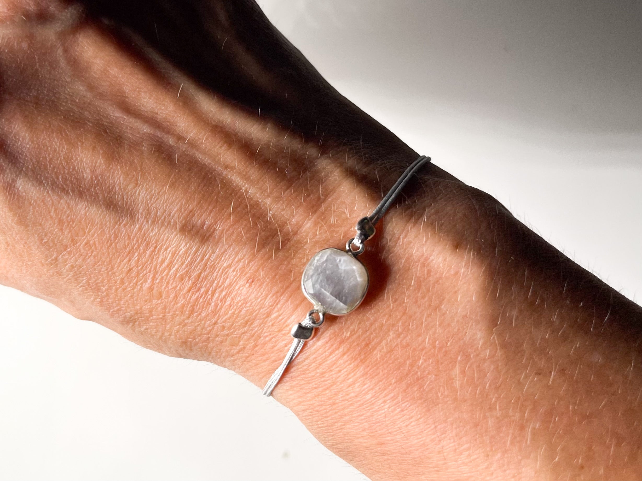 Nylonarmband grau/silber mit Mondstein-Verbinder - 925 Sterlingsilber