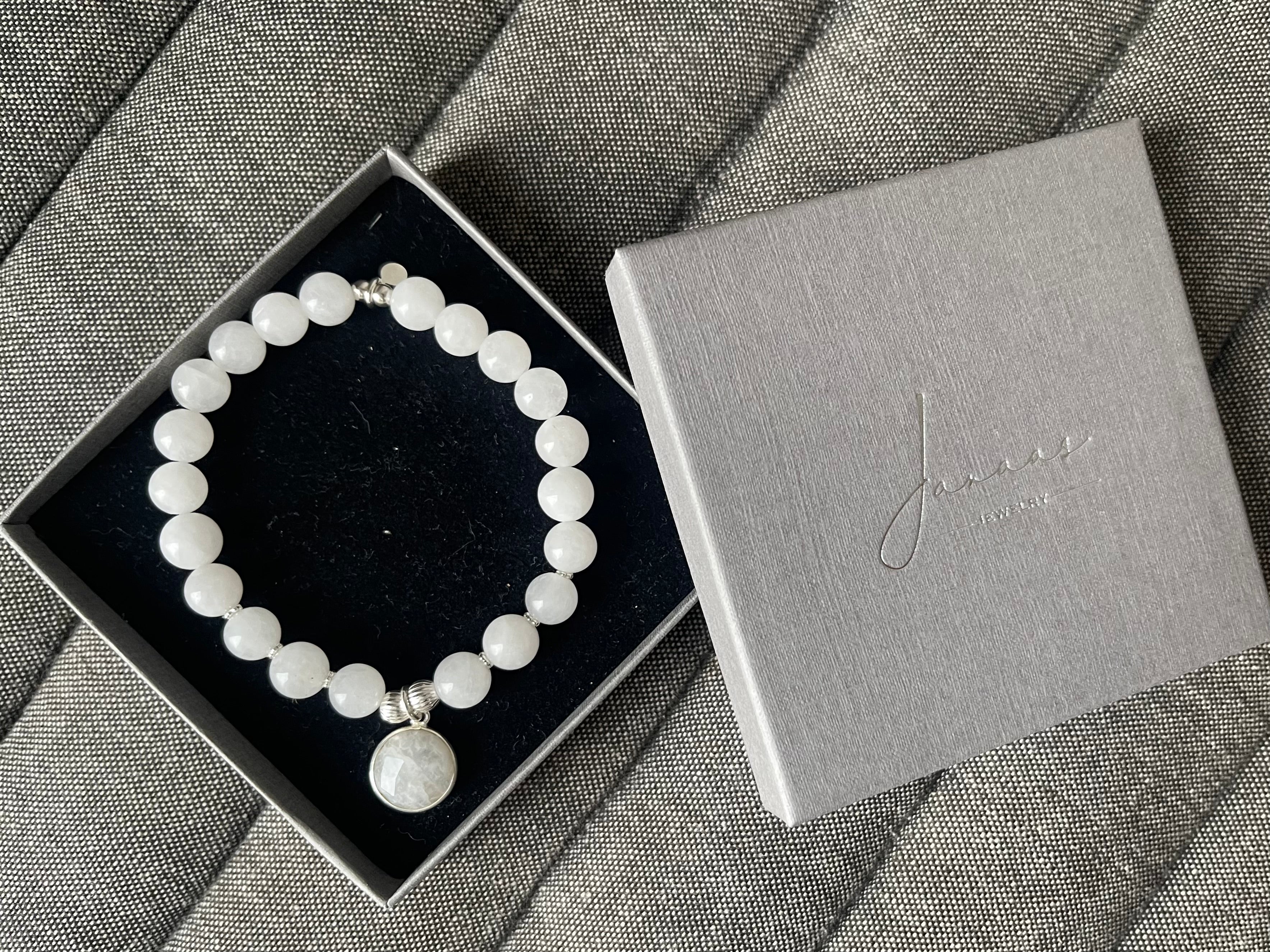 Armband "Achat weiss" mit Mondstein-Anhänger