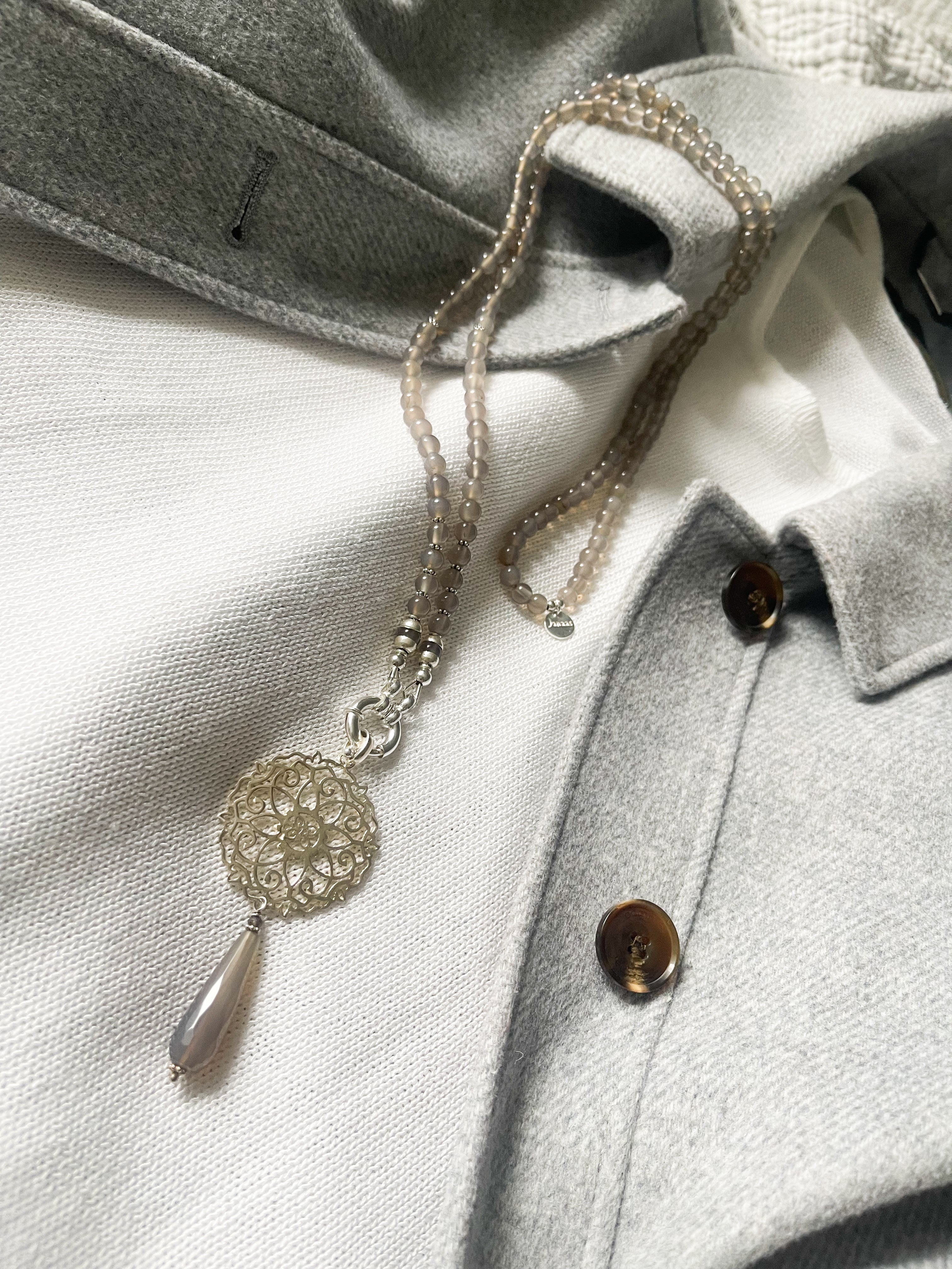 Lange Achat Kette grau