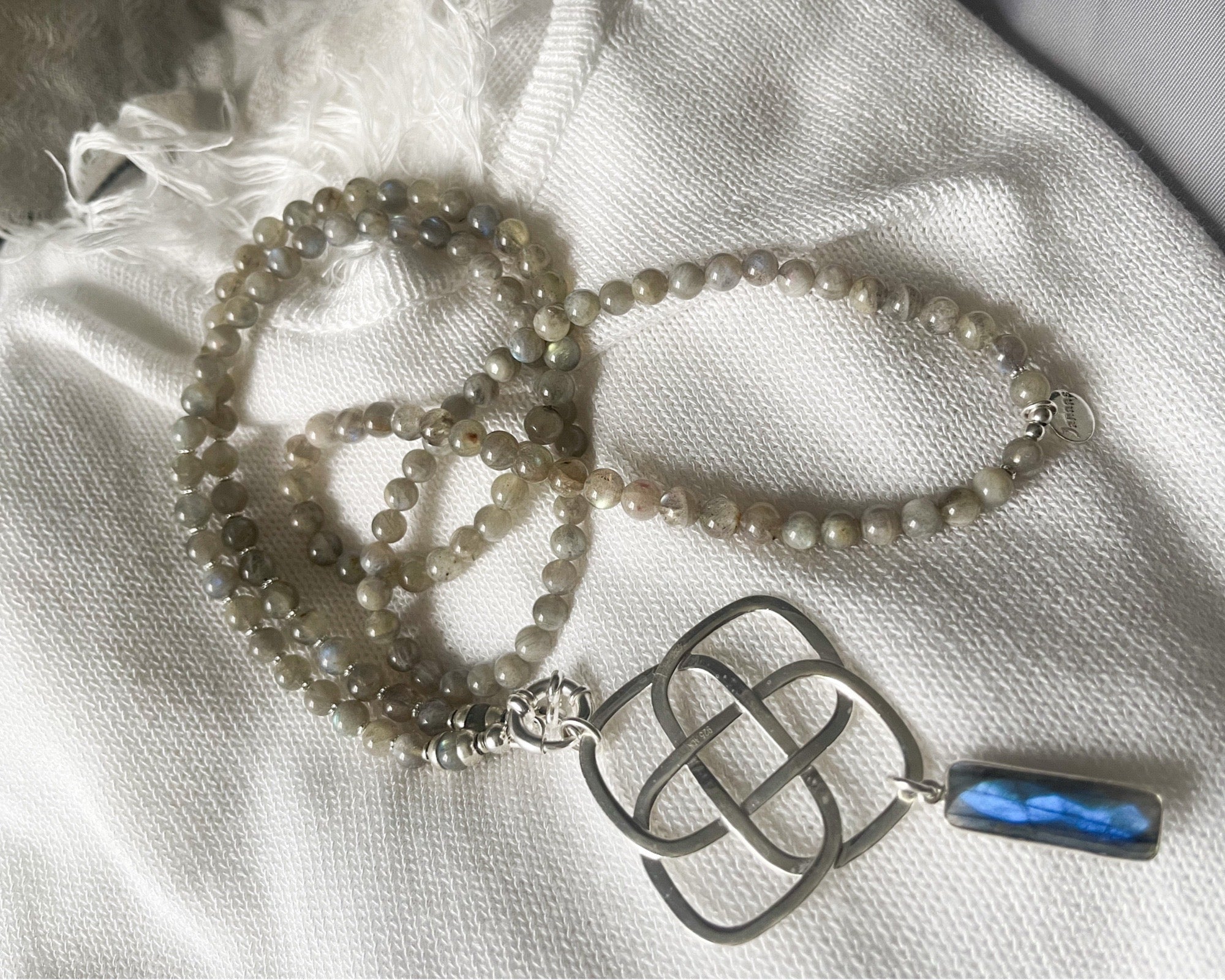 Lange Labradorit Kette grau mit großem Labradorit-Anhänger